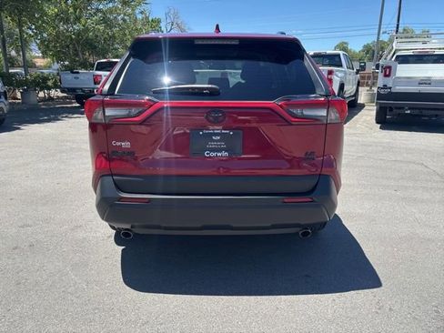 Used 2021 Toyota RAV4 LE AWD/4WD image 5