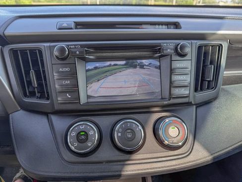 Used 2018 Toyota RAV4 LE FWD image 18