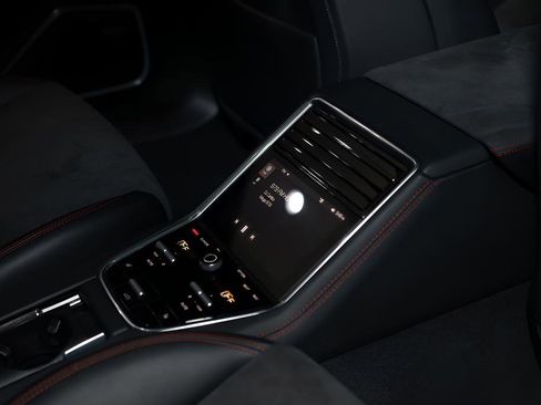 Used 2021 Porsche Panamera GTS w/ Premium Package image 16