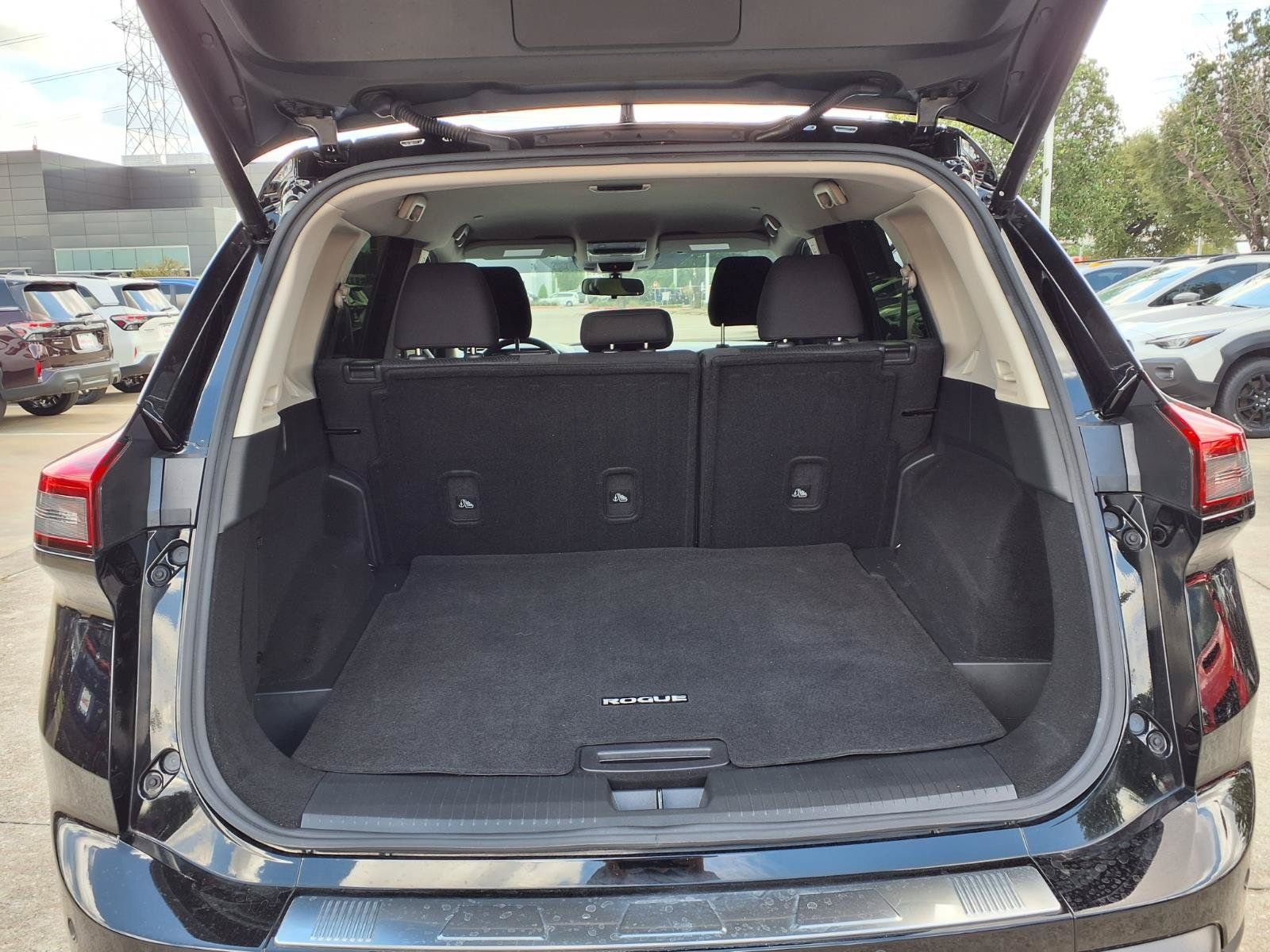 Used 2024 Nissan Rogue SV FWD image 20