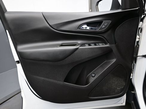 Used 2019 Chevrolet Equinox LT FWD image 9