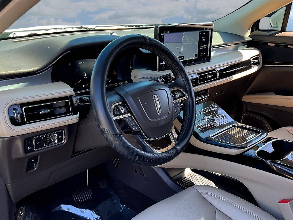 Used 2022 Lincoln Nautilus FWD w/ Premium Package image 17