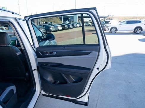 New 2026 Volkswagen Atlas Peak Edition image 14