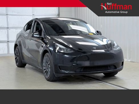 Used 2023 Tesla Model Y Long Range AWD/4WD image 1