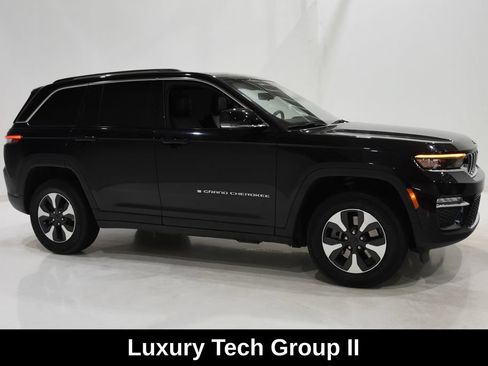 Used 2022 Jeep Grand Cherokee Limited 4xe w/ Luxury Tech Group II AWD/4WD image 3