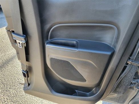 Used 2016 GMC Canyon SLE image 19