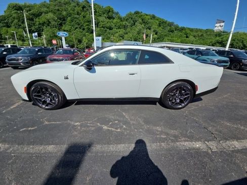 Used 2026 Dodge Charger Scat Pack w/ Blacktop Package AWD/4WD image 4