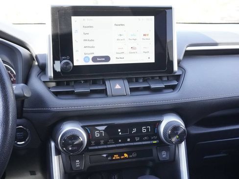 Used 2025 Toyota RAV4 XLE AWD/4WD image 15
