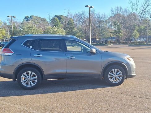 Used 2015 Nissan Rogue SV image 6