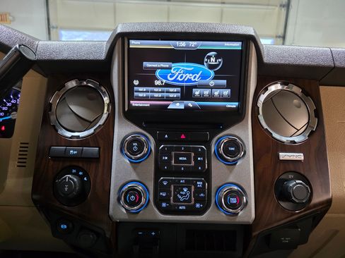 Used 2015 Ford F250 Lariat w/ Lariat Interior Package image 32