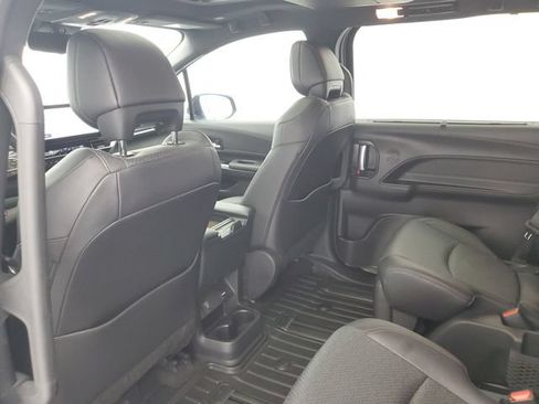 Used 2025 Toyota Sienna Limited AWD/4WD image 15