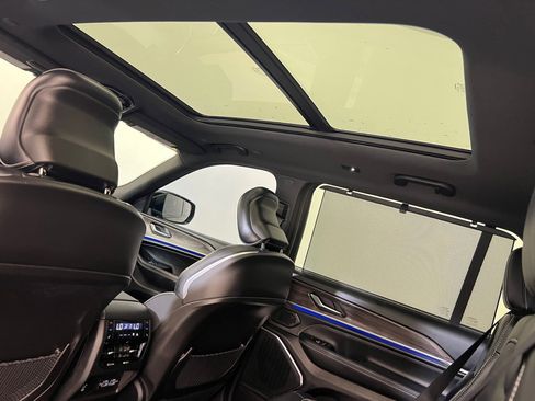 Used 2023 Jeep Grand Cherokee L Overland w/ Advanced Protech Group III image 34