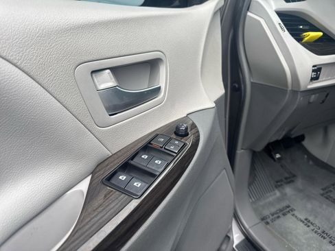 Used 2018 Toyota Sienna XLE w/ Protection Package AWD/4WD image 22
