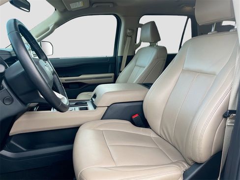 Used 2024 Ford Expedition XLT image 21