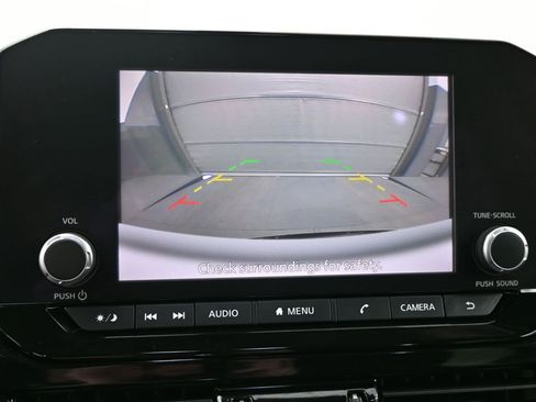 Used 2022 Nissan Pathfinder SV image 18