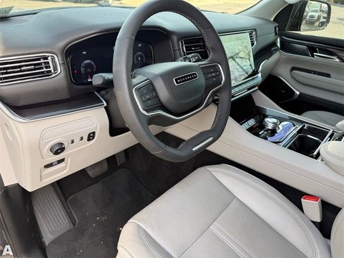 Used 2024 Jeep Wagoneer 4WD image 11