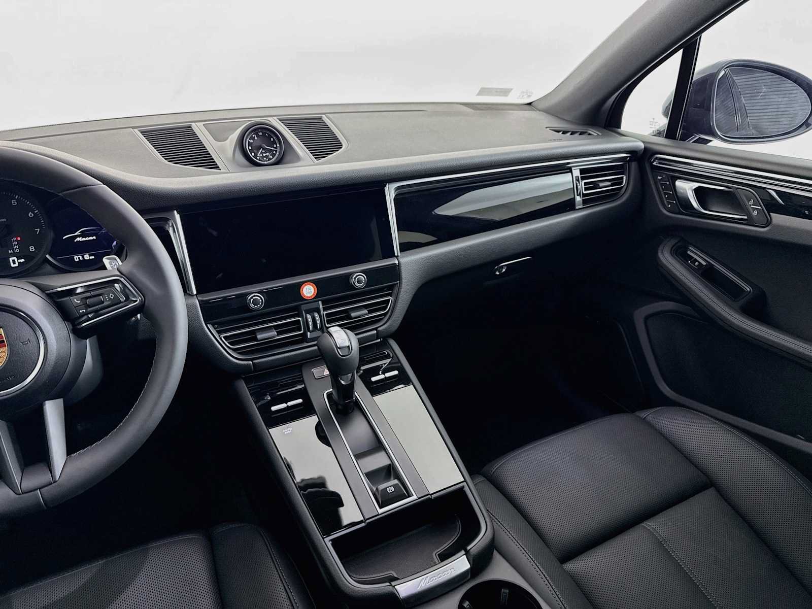 Used 2026 Porsche Macan AWD/4WD image 25