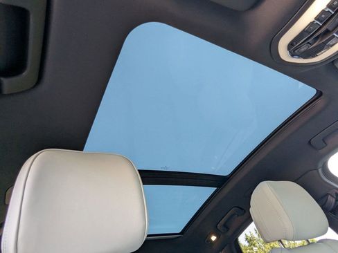 Certified 2026 Porsche Macan AWD/4WD image 27