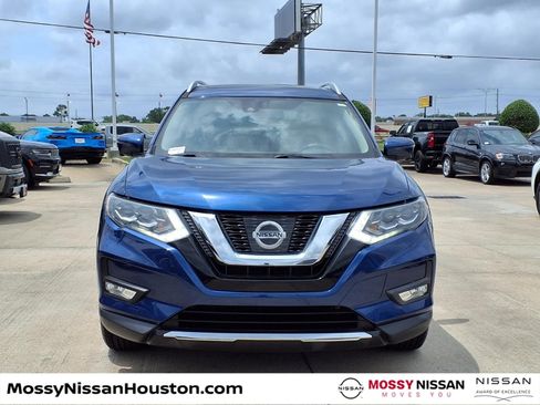 Used 2017 Nissan Rogue SL w/ SL Premium Package FWD image 3