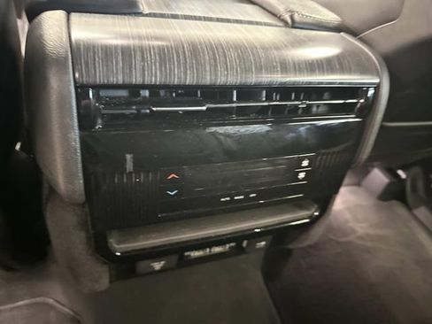 Used 2024 Jeep Wagoneer L Series II w/ Flexible Seating Group AWD/4WD image 15