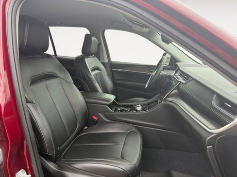 Used 2023 Jeep Grand Cherokee Limited w/ Black Appearance Package image 10