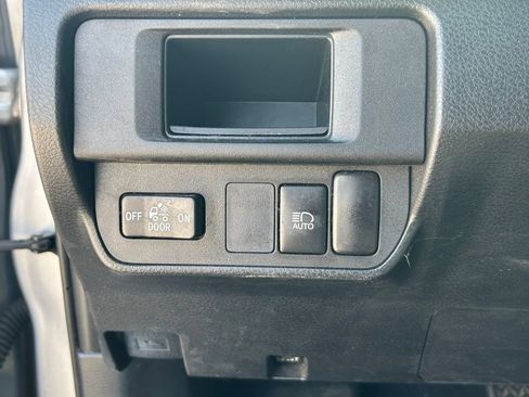 Used 2019 Toyota Tacoma SR5 AWD/4WD image 18