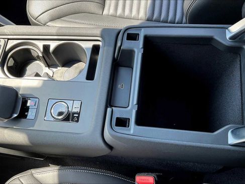 New 2025 Land Rover Discovery Dynamic SE image 23