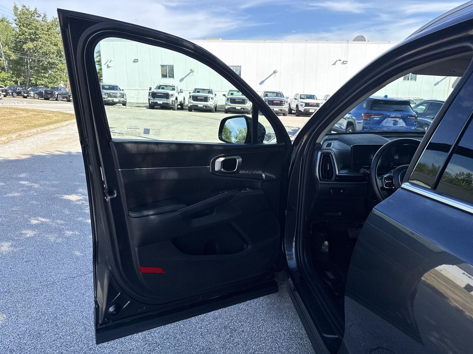 Used 2025 Kia Sorento S w/ Panoramic Sunroof Package AWD/4WD image 10