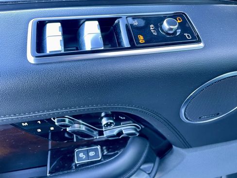 Used 2020 Land Rover Range Rover Long Wheelbase HSE image 11