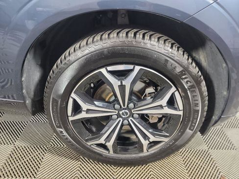 Used 2022 Volvo XC60 B5 Momentum w/ Advanced Package image 3