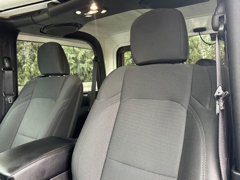 Used 2022 Jeep Wrangler Willys image 12