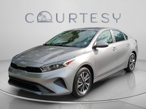 Used 2024 Kia Forte LXS FWD image 2