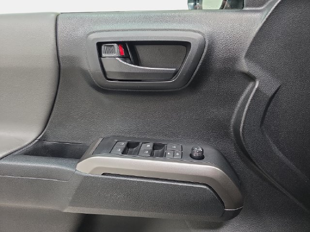 Certified 2022 Toyota Tacoma SR5 AWD/4WD image 23