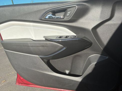 Used 2025 Chevrolet Trax LT w/ LT Convenience Package image 18