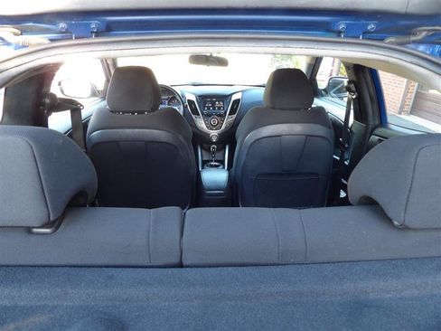 Used 2017 Hyundai Veloster FWD image 23