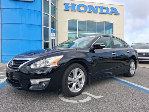 Used 2015 Nissan Altima 2.5 SV w/ Convenience Package image 1