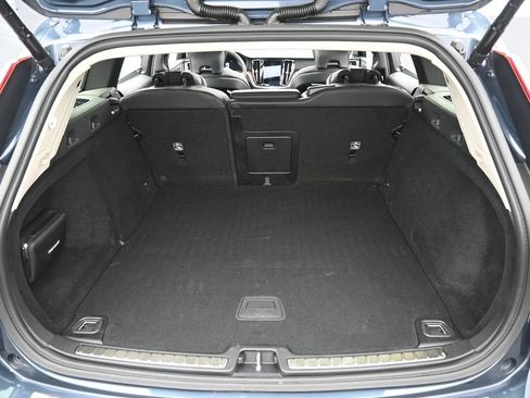 Used 2023 Volvo V60 B5 Cross Country Plus w/ Climate Package AWD/4WD image 26