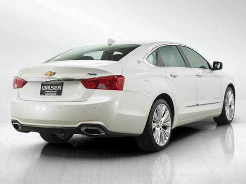 Used 2017 Chevrolet Impala Premier w/ Enhanced Convenience Package FWD image 5
