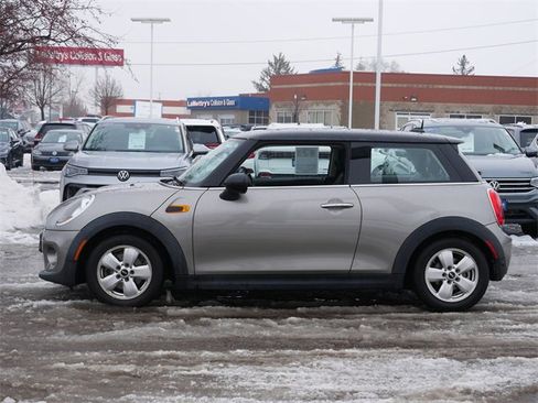 Used 2018 MINI Cooper 2-Door Hardtop w/ Cold Weather Package image 4
