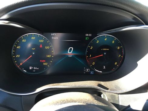 Used 2021 Mercedes-Benz GLC 300 4MATIC image 2