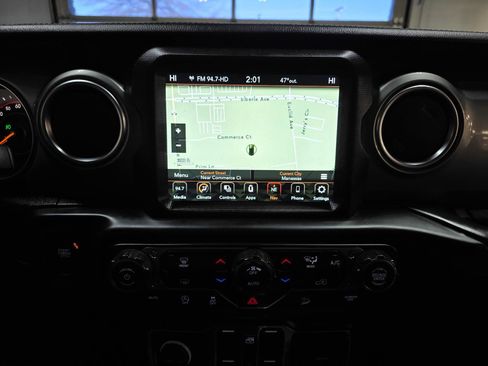 Used 2020 Jeep Wrangler Unlimited Sahara w/ Uconnect 4C Nav & Sound Group image 32