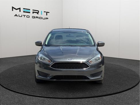 Used 2018 Ford Focus SE FWD image 3