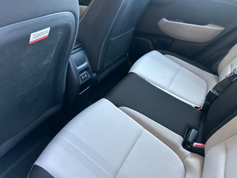 Certified 2025 Hyundai Venue SEL FWD image 12