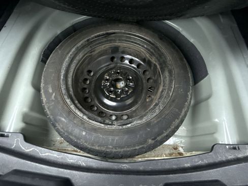 Used 2021 Toyota Avalon XLE image 39