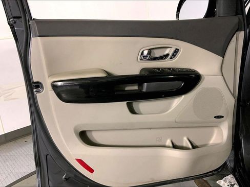 Used 2018 Kia Sedona SX FWD image 25