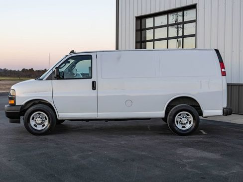 Used 2021 Chevrolet Express 3500 w/ Driver Convenience Package image 2