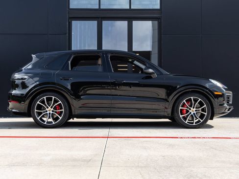 Certified 2023 Porsche Cayenne GTS AWD/4WD image 12