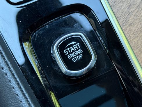 Used 2025 Volvo XC90 B6 Ultra image 30