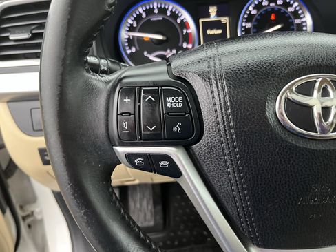 Used 2015 Toyota Highlander XLE image 21