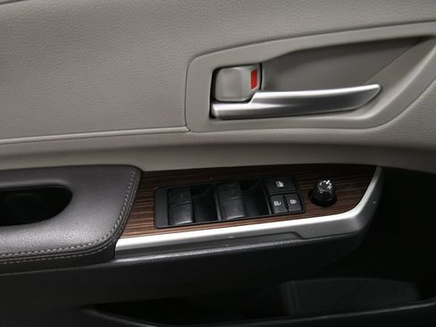 Used 2024 Toyota Sienna XLE FWD image 11